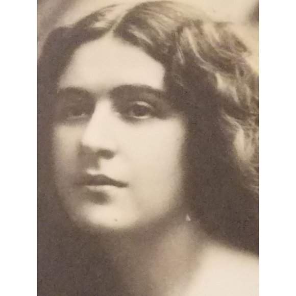 RPPC Pretty Young Dutch Wavy Hair Lady Off Shoulder Dress 1910 Postmark 1c Stamp - Picture 2 of 8